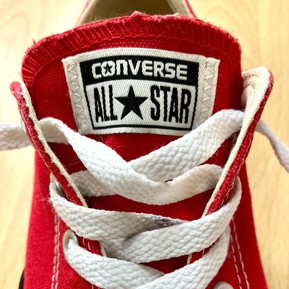 Converse: Red canvas unisex low top sneakers. M’s-7/W’s-5.  Fit like women’s 6. - Picture 6 of 9